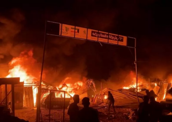 استشهاد ثمانية فلسطينيين في قصف صهيوني لخيم نازحين جنوبي غزة