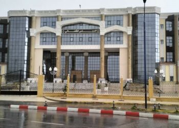 إيداع شخص الحبس المؤقت بتهمة بيع مواد فاسدة بسوق أهراس