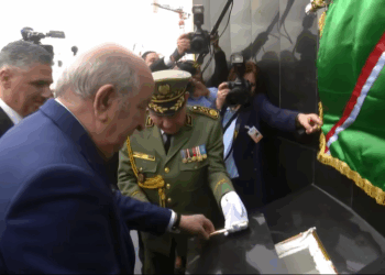 الرئيس تبون يطلق مشروع مركب رياضي ببشار