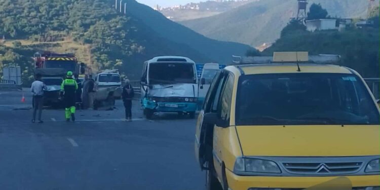 حادث مرور تسلسلي للمركبات بالمدية