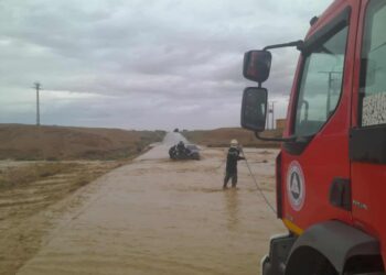 وفيات وإنقاذ عشرات العالقين في السيول