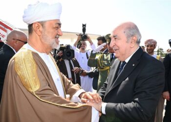 الرئيس تبون يستقبل سلطان عمان بمطار هواري بومدين الدولي