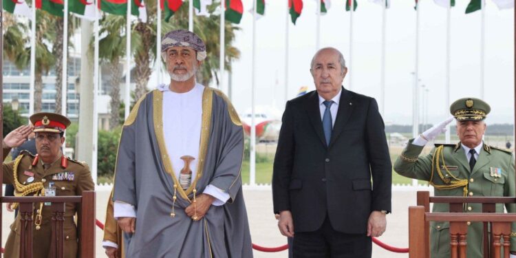الإعلام العماني يثمن مخرجات زيارة السلطان هيثم بن طارق إلى الجزائر