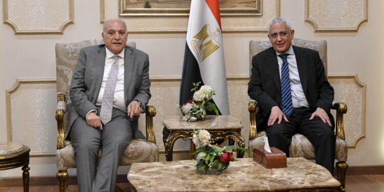 عطاف يشارك في اجتماع هام بشأن الأزمة في ليبيا