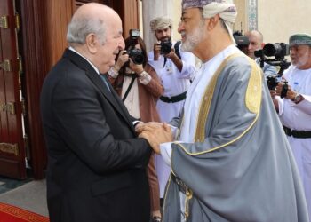 سلطان عمان يغادر الجزائر