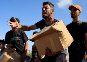استشهاد 6 فلسطينيين أثناء محاولة الوصول الى مركز “توزيع المساعدات” جنوبي غزة