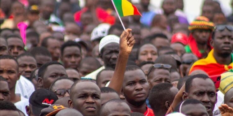 الأحزاب في مالي تندد بتهديدات الانقلابيين