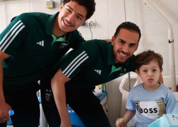 “الخضر” يزورون أطفالا مرضى في أول أيام عيد الأضحى