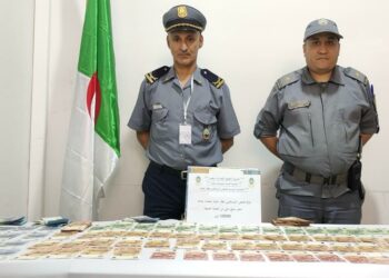 حجز 10500 أورو بمطار بجاية
